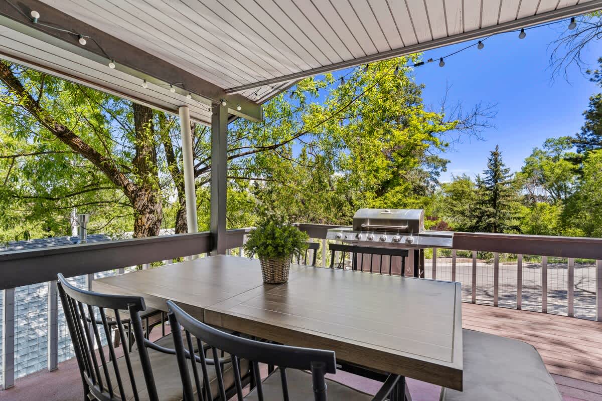 Outdoor Dining/BBQ