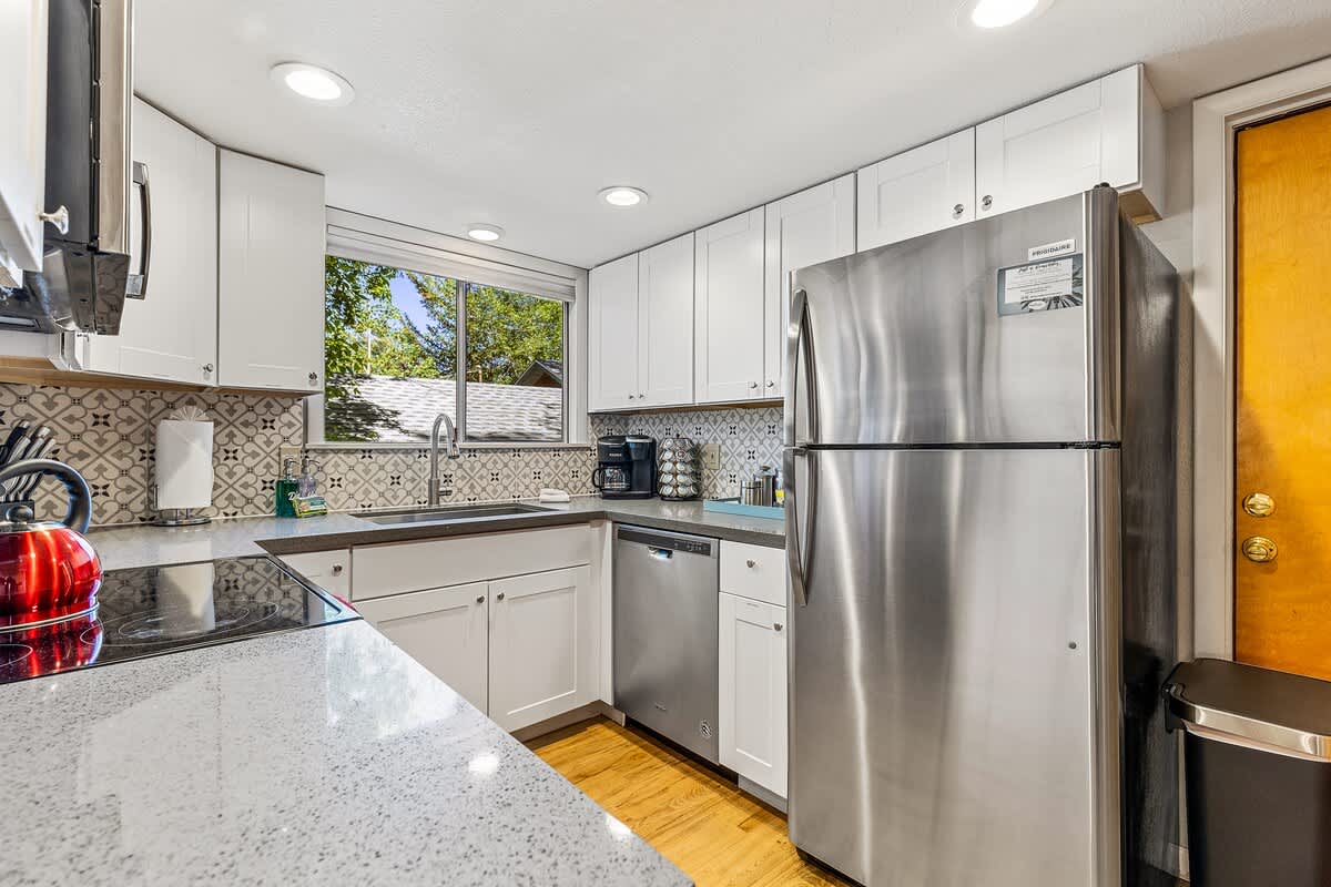 KITCHEN REVERSE