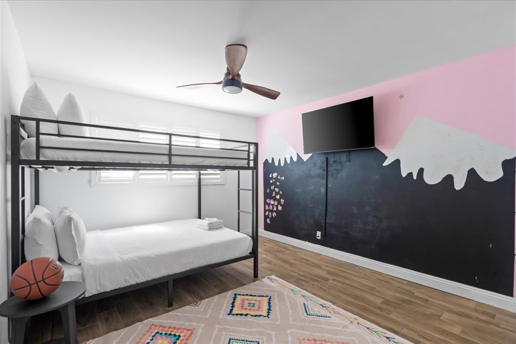 BUNK ROOM REVERSE